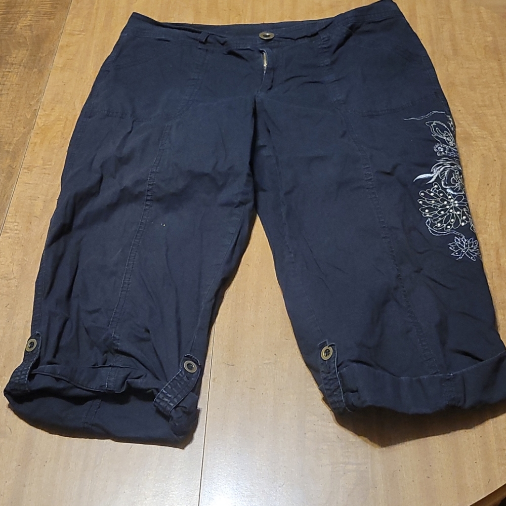 3 for $12. Women's SZ 12 Style & Co. Black capris.